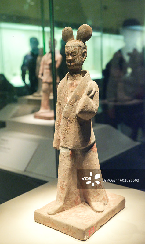 彩绘双丫髻陶女俑 西魏 1977年陕西汉中出土 中国国家博物馆“古代中国基本陈列”图片素材