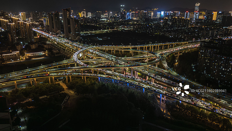 现代城市快速路互通立交桥夜景图片素材