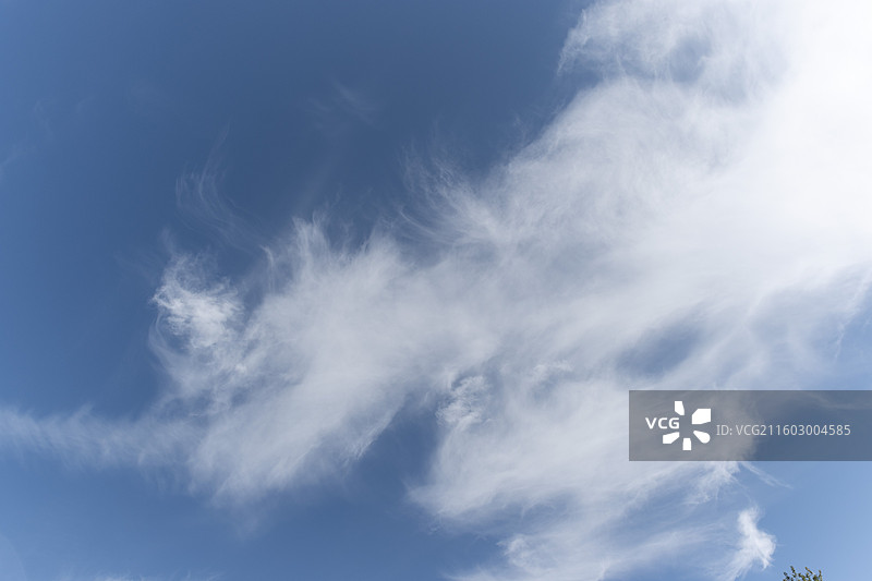 变化莫测奇形怪状的云图片素材