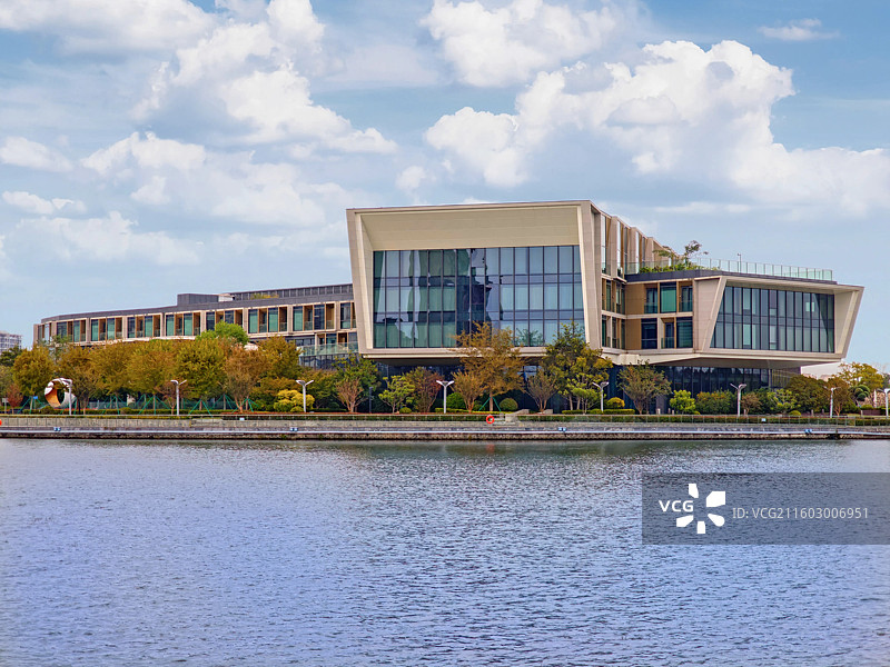 上海奉贤区上海之鱼公园金海湖湖畔的上海东方美谷JW万豪酒店（JW Marriott）图片素材