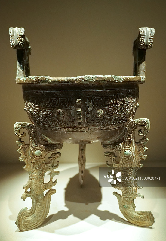 夔龙形扁足青铜鼎 商后期 1974年江西清江吴城出土 中国国家博物馆“古代中国基本陈列”图片素材