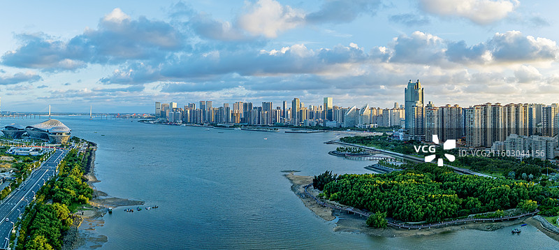 《夕阳斜照金沙湾》图片素材