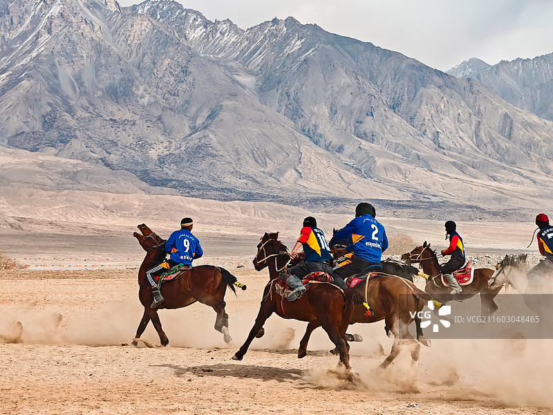 塔吉克族叼羊图片素材