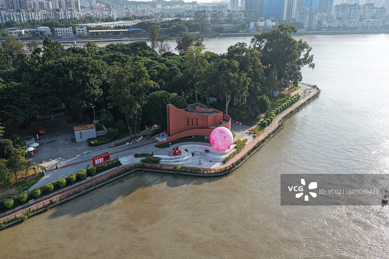 福州江心公园爱情岛闽江之心婚姻登记所红色建筑三县洲大桥图片素材