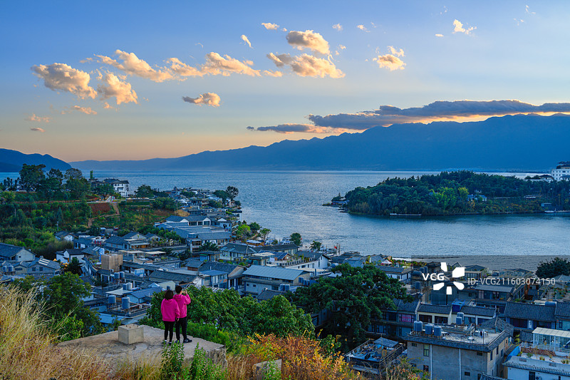 云南大理洱海双桥镇风光图片素材