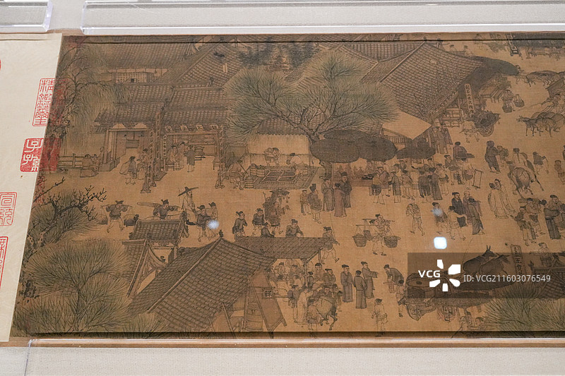 北京故宫博物院“百年守护-从紫禁城到故宫博物院”展览现场实拍北宋张择端《清明上河图》真迹图片素材