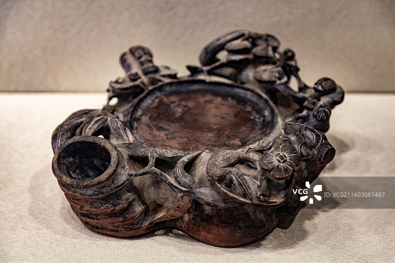 清代-镂雕松竹梅纹连盂石砚 南昌县博物馆图片素材