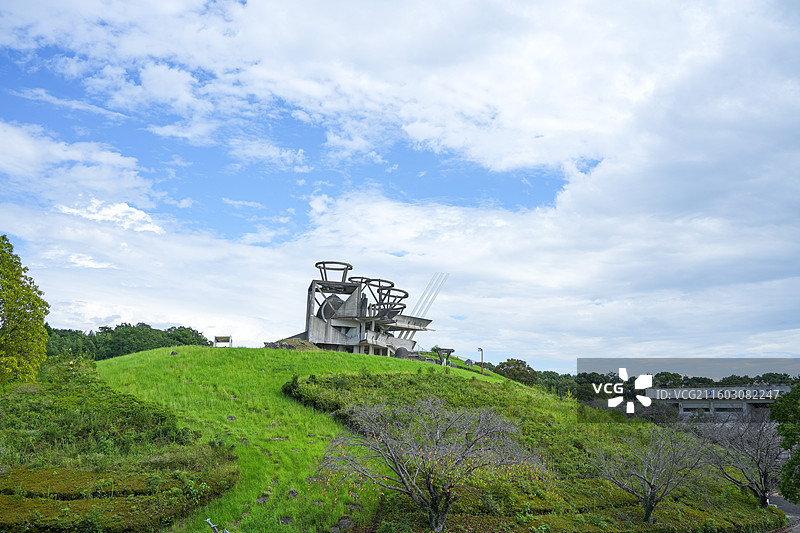 日本熊本县玉名市运动公园山丘顶部高崎正治设计的观景建筑玉名天望馆图片素材