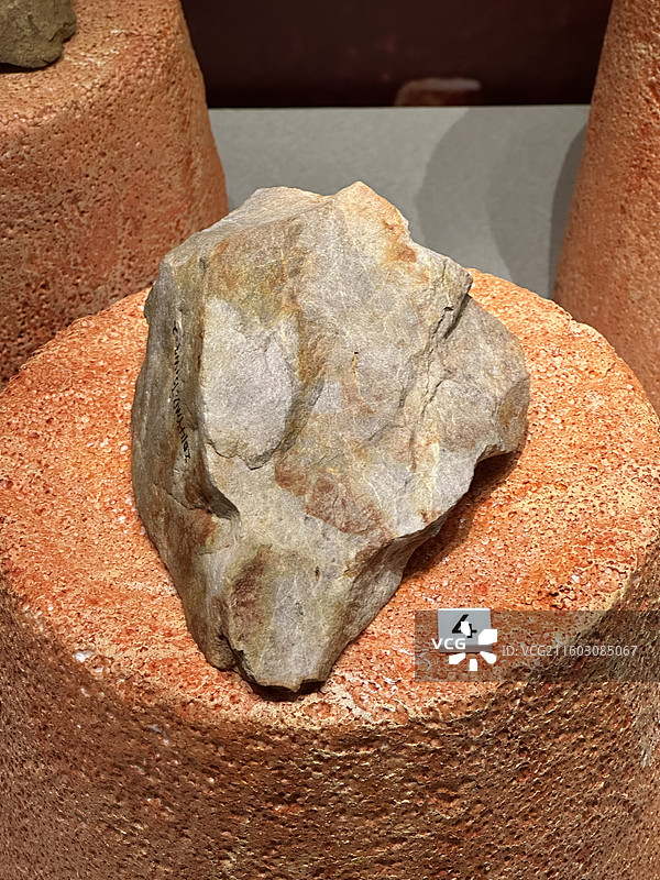 手斧，旧石器时代，南越王博物院展览的文物，看见岭南：广东省“全国十大考古新发现”成果展图片素材