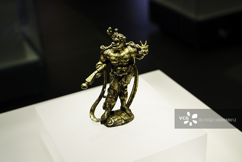 河北省定州市博物馆重要馆藏文物——静志寺塔基地宫出土鎏金铜天王像图片素材