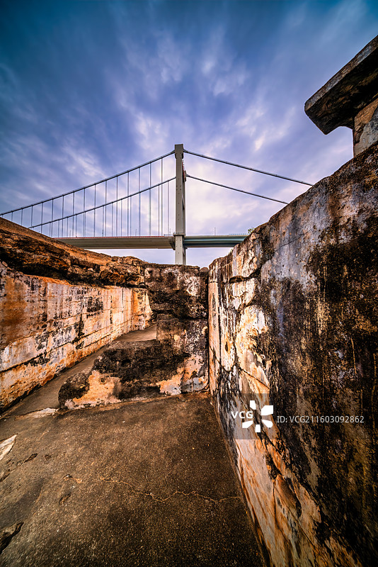 著名景点威远炮台和虎门大桥图片素材