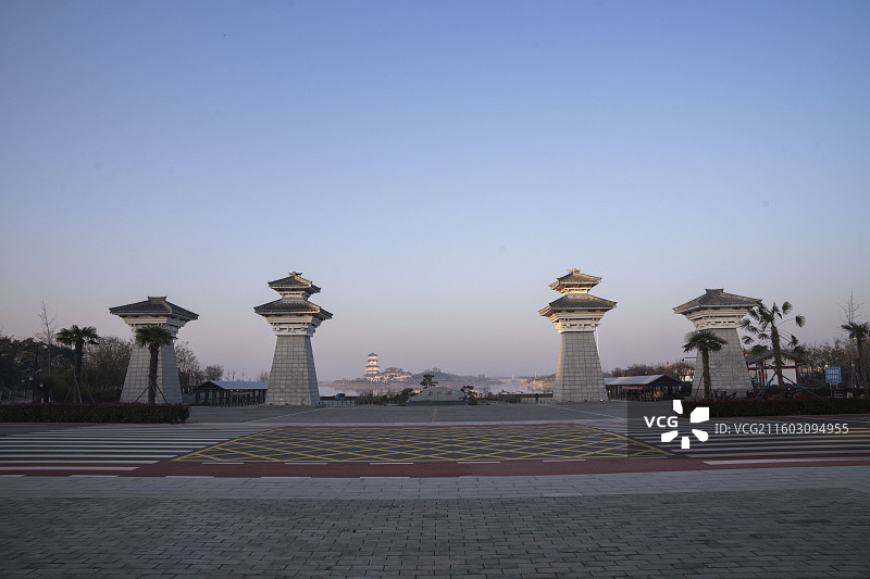 卤阳湖大门古建筑塔楼图片素材