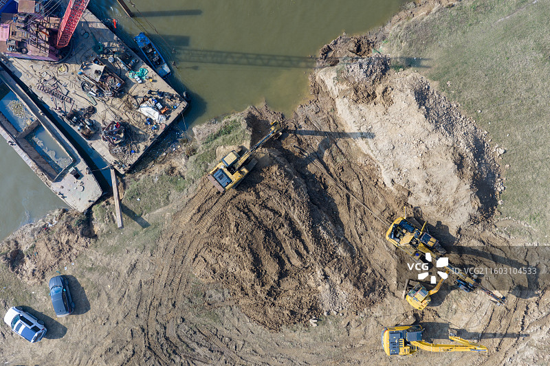 河南周口中心港西作业区码头扩建施工工地图片素材