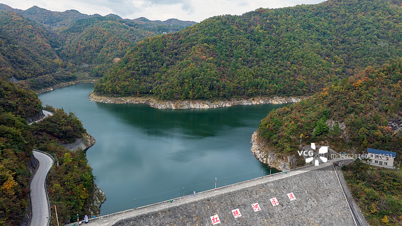 湖北建始红珠河水库秋色美图片素材