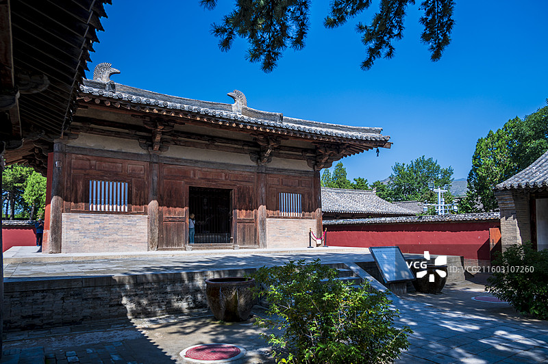 山西省忻州市五台县唐代木构建筑南禅寺风光——大佛殿图片素材