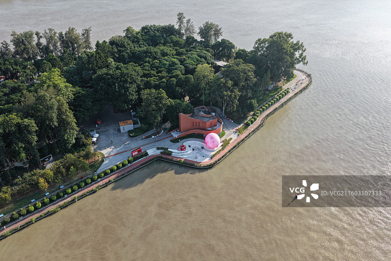 福州江心公园爱情岛闽江之心婚姻登记所红色建筑三县洲大桥图片素材