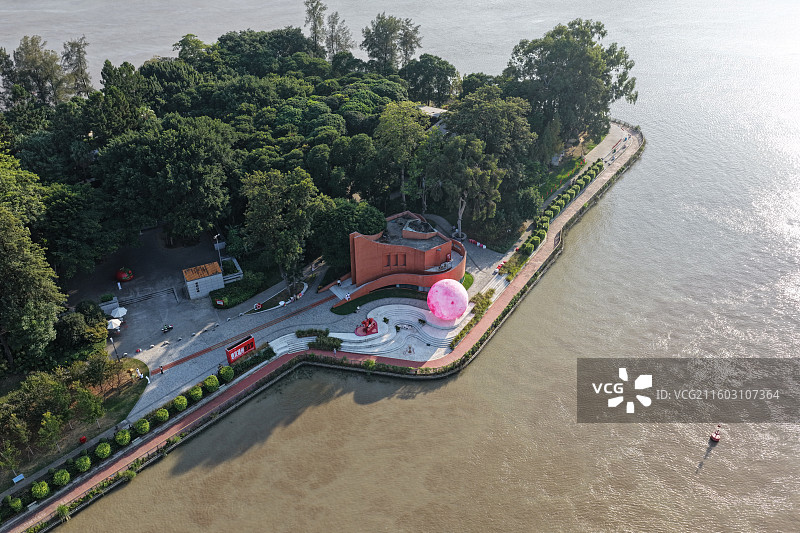 福州江心公园爱情岛闽江之心婚姻登记所红色建筑三县洲大桥图片素材