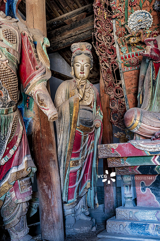 山西省忻州市定襄县洪福寺大雄宝殿宋代彩塑——胁侍菩萨图片素材