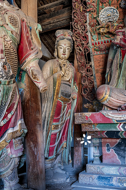 山西省忻州市定襄县洪福寺大雄宝殿宋代彩塑——胁侍菩萨图片素材