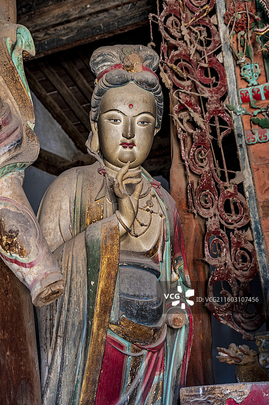 山西省忻州市定襄县洪福寺大雄宝殿宋代彩塑——胁侍菩萨图片素材