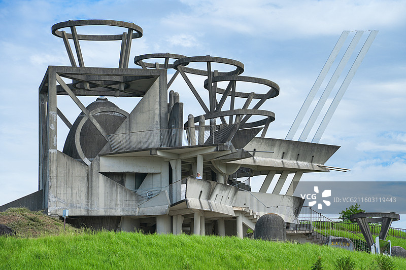 日本熊本县玉名市运动公园山丘顶部高崎正治设计的观景建筑玉名天望馆图片素材