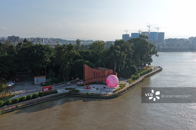 福州江心公园爱情岛闽江之心婚姻登记所红色建筑三县洲大桥图片素材