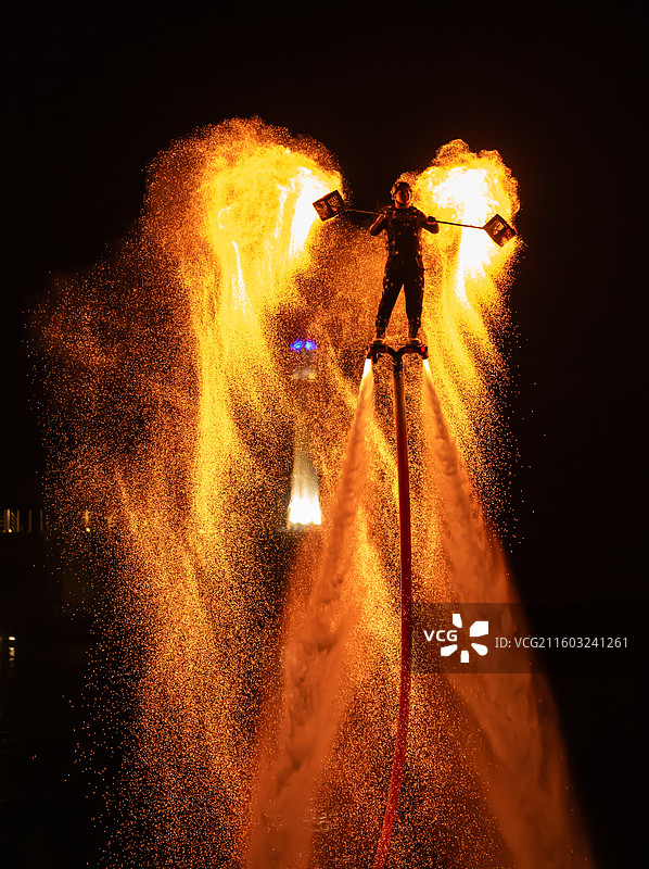 大连打铁花火狐表演图片素材