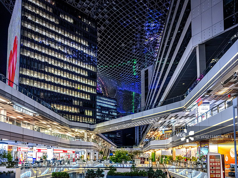 G60科创云廊 产业园夜晚灯火通明 上海松江科技城 漕河泾松江高科技园 拉斐尔云廊图片素材