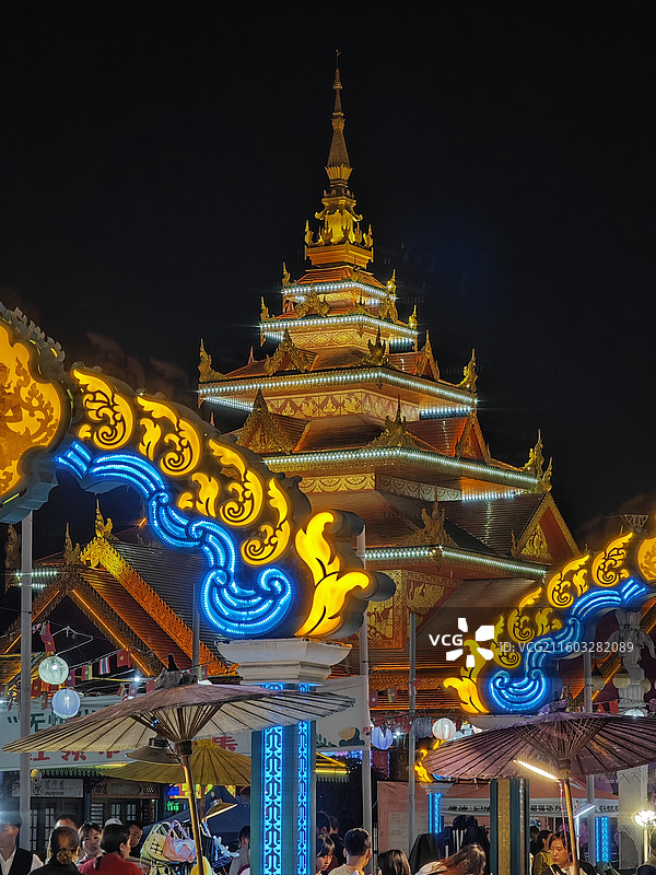 云南省西双版纳州勐腊县星光夜市图片素材