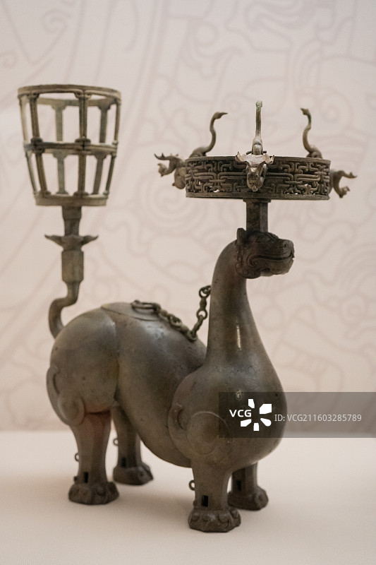 随州市博物馆藏战国国家一级文物铜灯图片素材