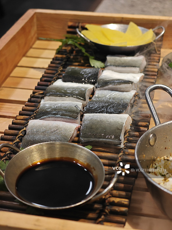 现烤河鳗 鳗鱼饭 烤鳗鱼 小南国转行做烤肉 一本·南日式烧肉 上海长宁日料美食街图片素材