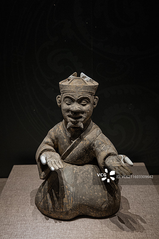 汉代 跪坐灰陶俑 长兴县博物馆图片素材