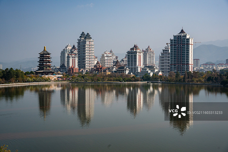 云南省临沧市临翔区玉龙湖公园城市景观图片素材