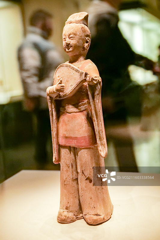 弹琵琶陶俑 北齐 1973年山西寿阳厍狄回洛墓出土 中国国家博物馆“古代中国基本陈列”图片素材