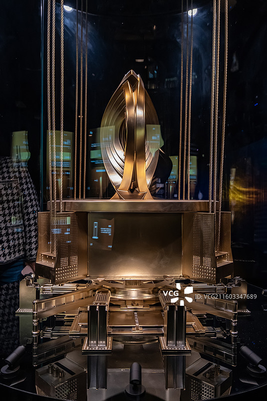 上海市浦东新区上海中心大厦126层的阻尼器装置图片素材