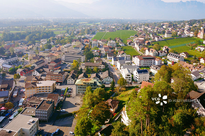 列支敦士登瓦杜兹城堡观景台俯瞰全城图片素材