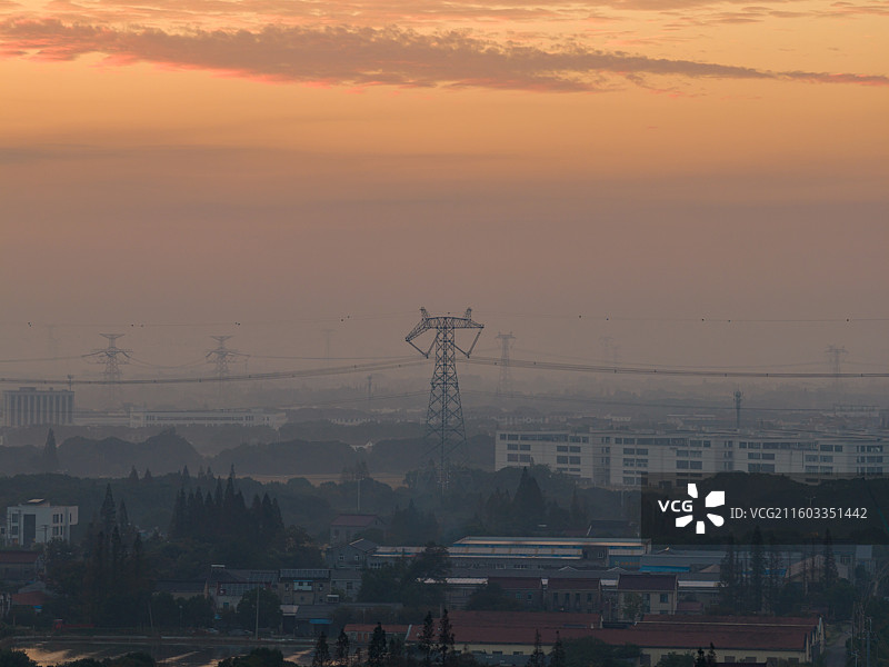 无锡市严家桥乡村日出风光和电力输送设备图片素材