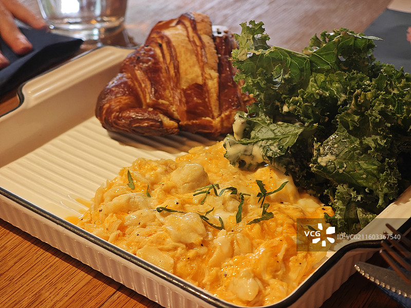 蟹肉滑蛋配黄油可颂 早午餐brunch  兰巴赫LENBACH 德式西餐厅酒吧Bistro图片素材