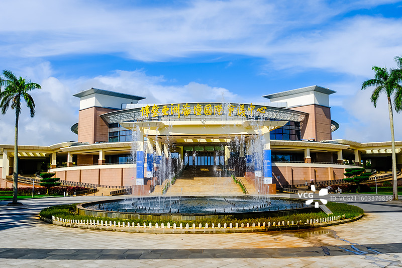 中国海南省琼海市博鳌亚洲论坛主会场大楼的建筑风光，博鳌亚洲论坛国际会议中心图片素材