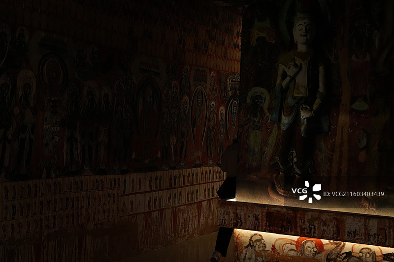 中国敦煌石窟保护研究基金会成立三十周年敦煌文化艺术公益展 藏经洞 洞窟 复制品图片素材