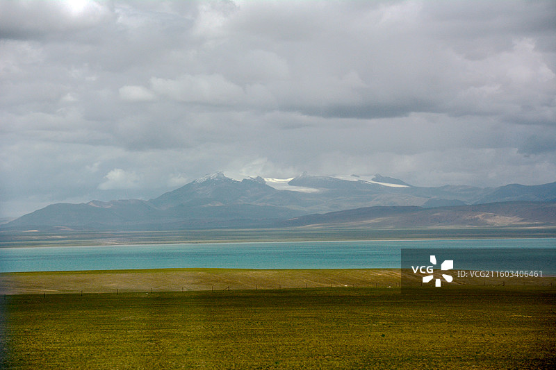 西藏那曲尼玛县达则错及其沿途湖泊雪山公路草原自然风景图片素材