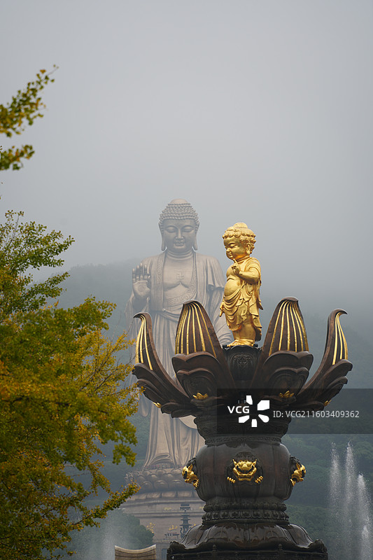 江苏无锡灵山圣境九龙灌浴佛像图片素材