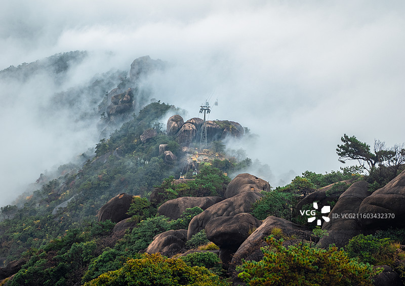 灵山云雾中的索道图片素材