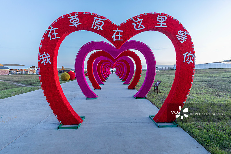 黑山头列夫湿地景区草原心形通道浪漫景致图片素材