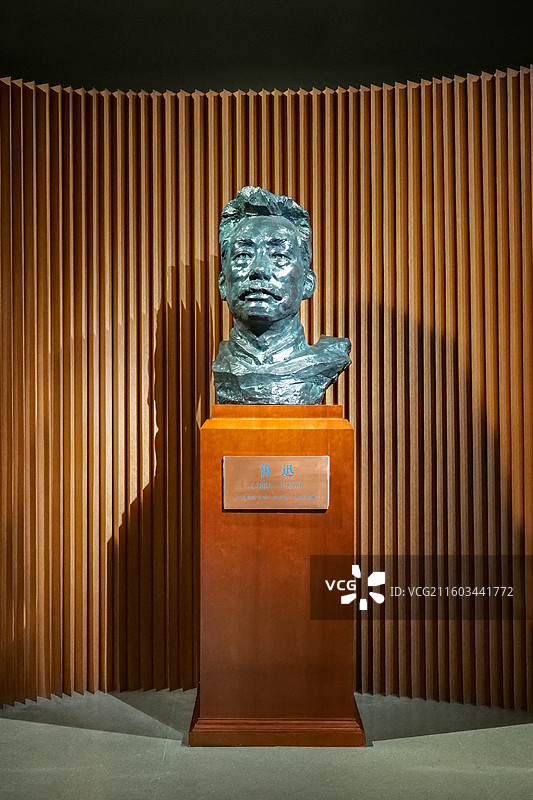 中国国家图书馆·国家典籍博物馆“方寸书香-上海鲁迅纪念馆藏名家藏书票展”-雕塑《鲁迅》图片素材