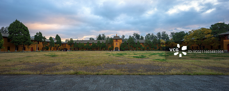 座落于昆明市五华区翠湖边的昆明陆军讲武堂图片素材