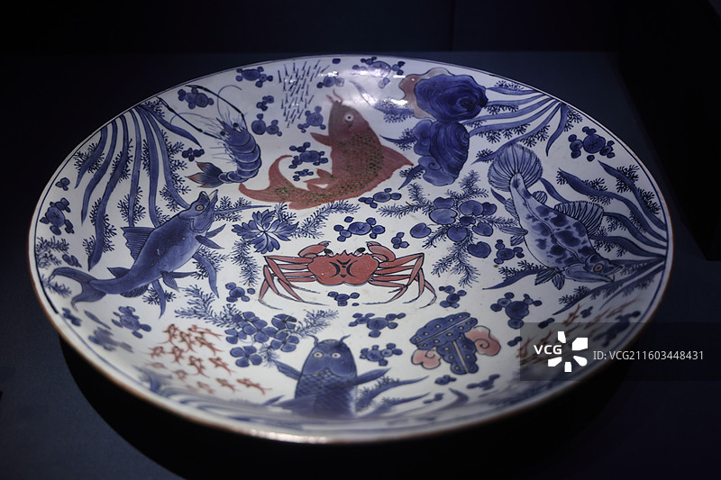 南京博物院展品--青花釉里红水中八事纹盘（清顺治）图片素材