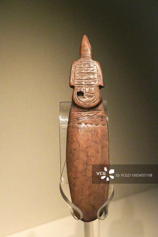 牙雕凤鸟匕形器 河姆渡文化 1977年浙江余姚河姆渡出土 中国国家博物馆“古代中国基本陈列”图片素材