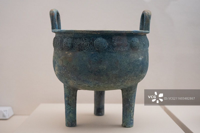 随州市博物馆藏西周早期国家一级文物鄂侯涡纹鼎图片素材