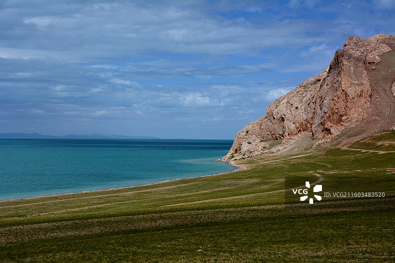 西藏那曲班戈申扎高原湖泊色林错碧水蓝天景色图片素材